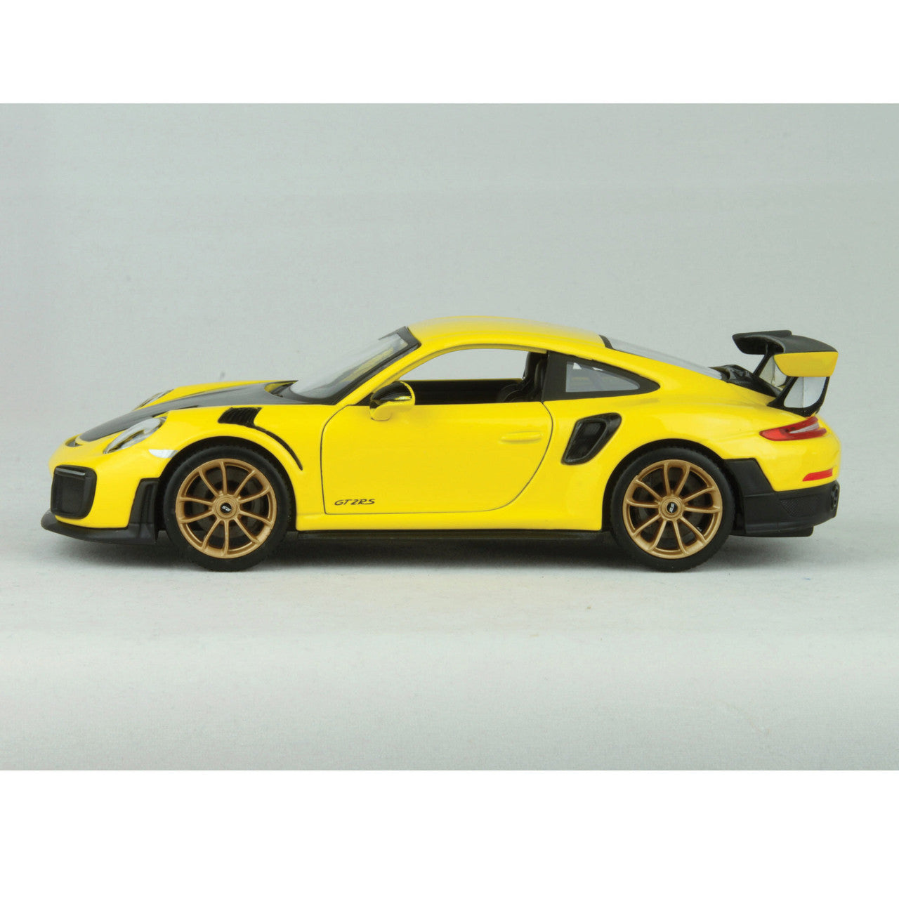 Porsche 911 GT2 RS 1:24 Scale Diecast Model Car Maisto