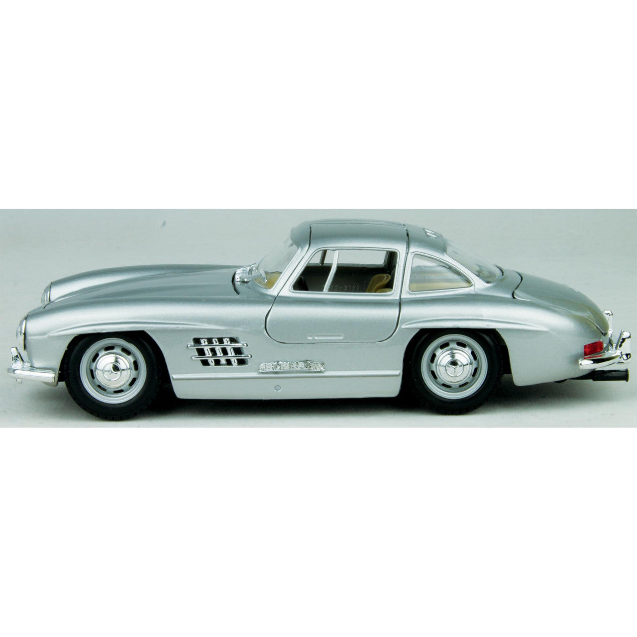 Bburago 1954 Mercede 300 SL Gullwing 1:24 Scale Diecast Model Car