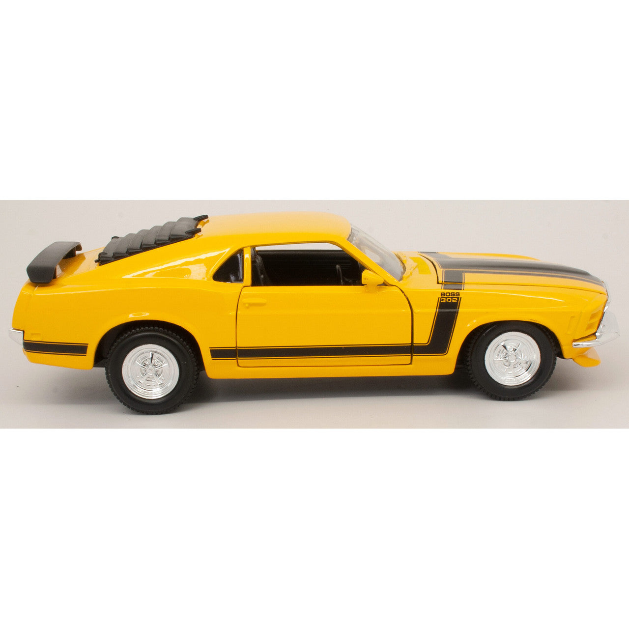 1970 Ford Mustang Boss 302 - Yellow or Green 1:24 Scale Diecast Replica Model Maisto