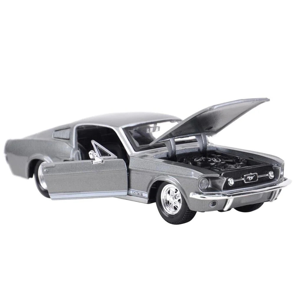 1967 Ford Mustang GT 1:24 Diecast Scale Model Car